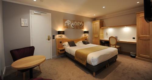 Habitación Doble Deluxe del hotel Du Midi Paris Montparnasse. Foto 2
