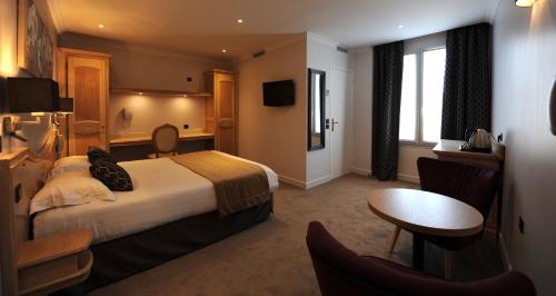 Habitación Doble Deluxe del hotel Du Midi Paris Montparnasse. Foto 4