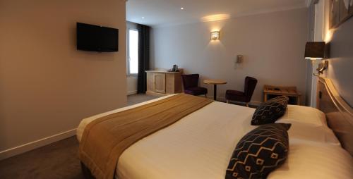 Habitación Doble Deluxe del hotel Du Midi Paris Montparnasse. Foto 6