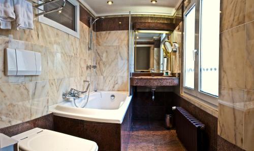 Habitación Doble Deluxe del hotel Du Midi Paris Montparnasse. Foto 9