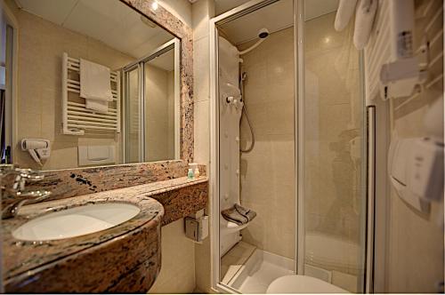 Habitación Individual del hotel Du Midi Paris Montparnasse. Foto 6