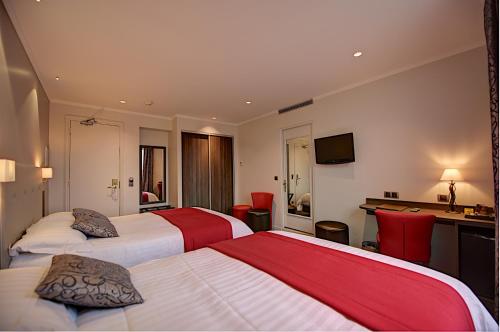 Habitación cuádruple del hotel Du Midi Paris Montparnasse. Foto 4