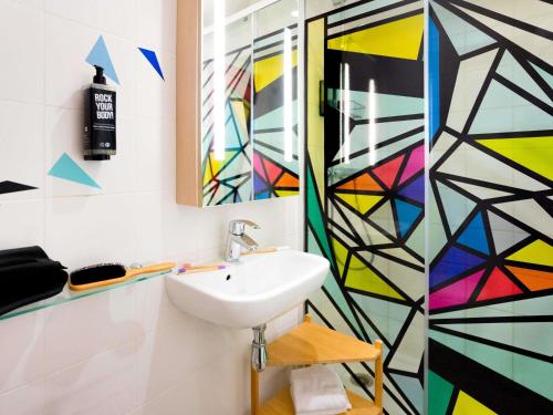 Habitación Doble Estándar del hotel Ibis Styles Paris Maine Montparnasse. Foto 9