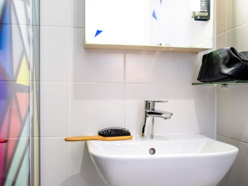 Habitación Doble Estándar del hotel Ibis Styles Paris Maine Montparnasse. Foto 11
