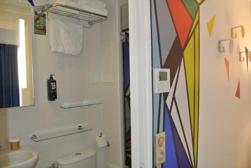 Habitación Doble Estándar del hotel Ibis Styles Paris Maine Montparnasse. Foto 20