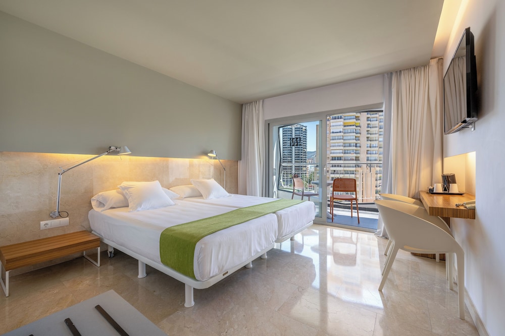 Habitación clásica doble, balcón del hotel CLiMiA Belroy. Foto 1