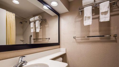 Habitación con 2 camas grandes - No fumadores del hotel BEST WESTERN GATEWAY ADIRONDACK. Foto 3