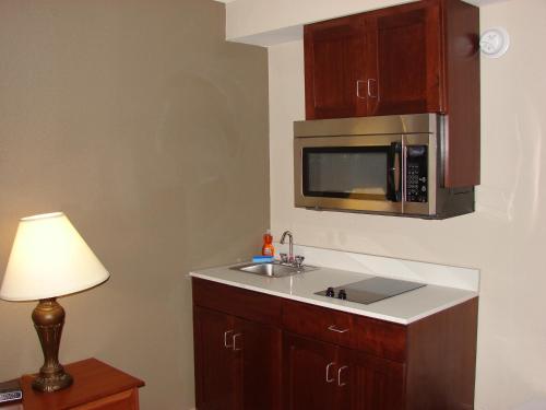 Habitación Executive con cama extragrande - No fumadores del hotel BEST WESTERN GATEWAY ADIRONDACK. Foto 5