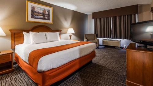 Suite con cama extragrande y sofá cama - No fumadores del hotel BEST WESTERN GATEWAY ADIRONDACK