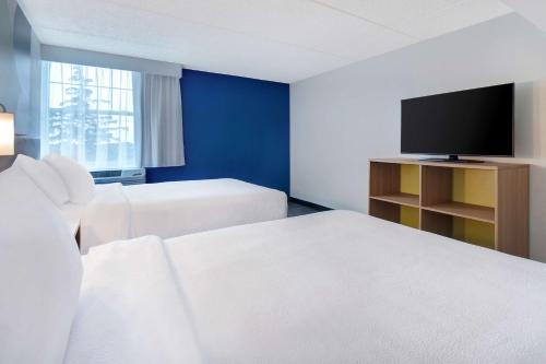 Suite con 2 camas grandes del hotel Spark by Hilton Rochester University Area. Foto 1