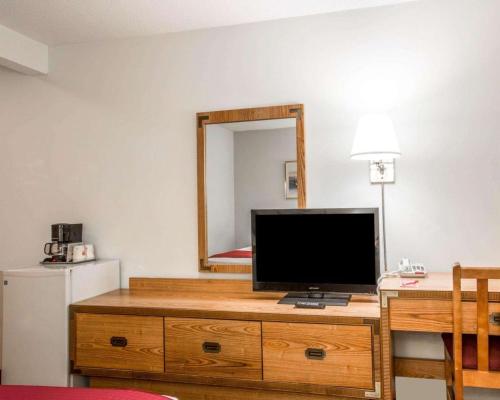 Habitación adaptada para personas con discapacidad - 2 camas grandes - No fumadores del hotel Rodeway Inn. Foto 1