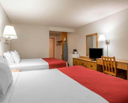 Habitación con 2 camas grandes - No fumadores del hotel Rodeway Inn. Foto 2