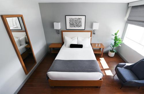 Habitación adaptada para personas con movilidad reducida - Cama grande del hotel Edge. Foto 1