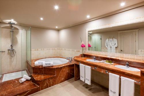 Habitación Doble Deluxe con acceso al Club Premium del hotel Barceló Marbella