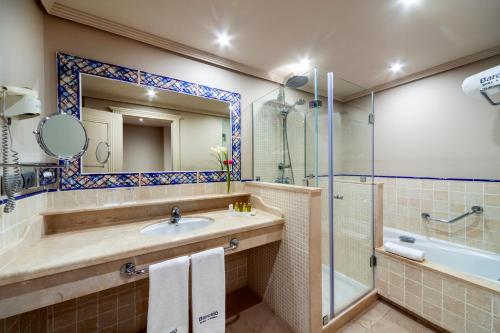 Habitación Familiar Superior del hotel Barceló Marbella. Foto 4
