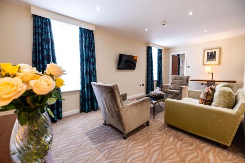 Suite de un dormitorio con cocina americana del hotel Holiday Inn London-kensington High Street