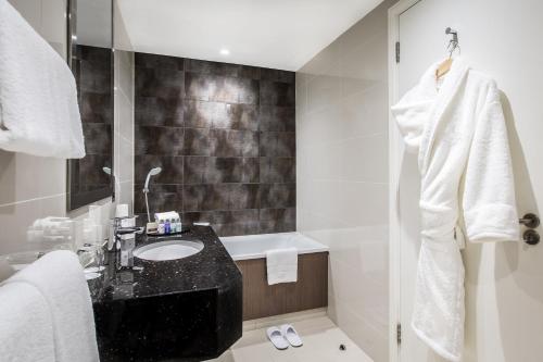 Suite con 2 camas individuales del hotel Holiday Inn London-kensington High Street. Foto 1