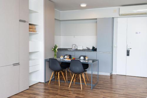 Habitación Doble Estándar con espacio adicional - 2 camas del hotel Almarena Madero Urbano. Foto 6