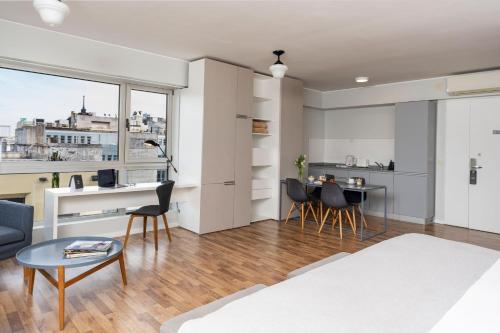 Habitación Doble Estándar con espacio adicional - 2 camas del hotel Almarena Madero Urbano. Foto 8