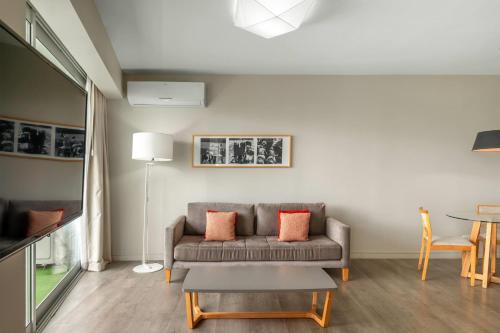 Habitación con cama grande - Adaptada para personas de movilidad reducida - No fumadores del hotel Dazzler By Wyndham Buenos Aires Polo. Foto 5