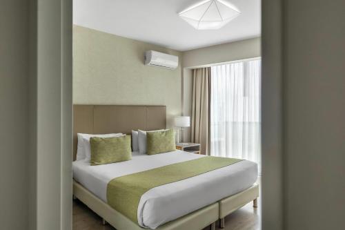 Suite - 1 cama grande - No fumadores del hotel Dazzler By Wyndham Buenos Aires Polo. Foto 4