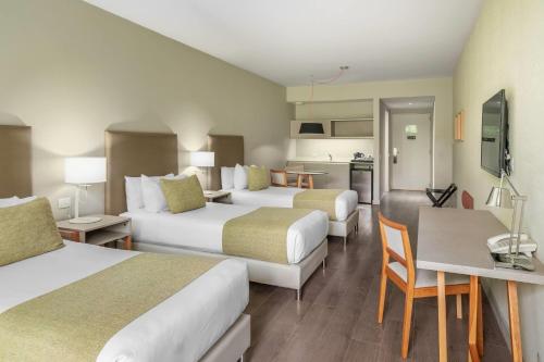 Habitación Clásica con 3 camas individuales - No fumadores del hotel Dazzler By Wyndham Buenos Aires Polo. Foto 2