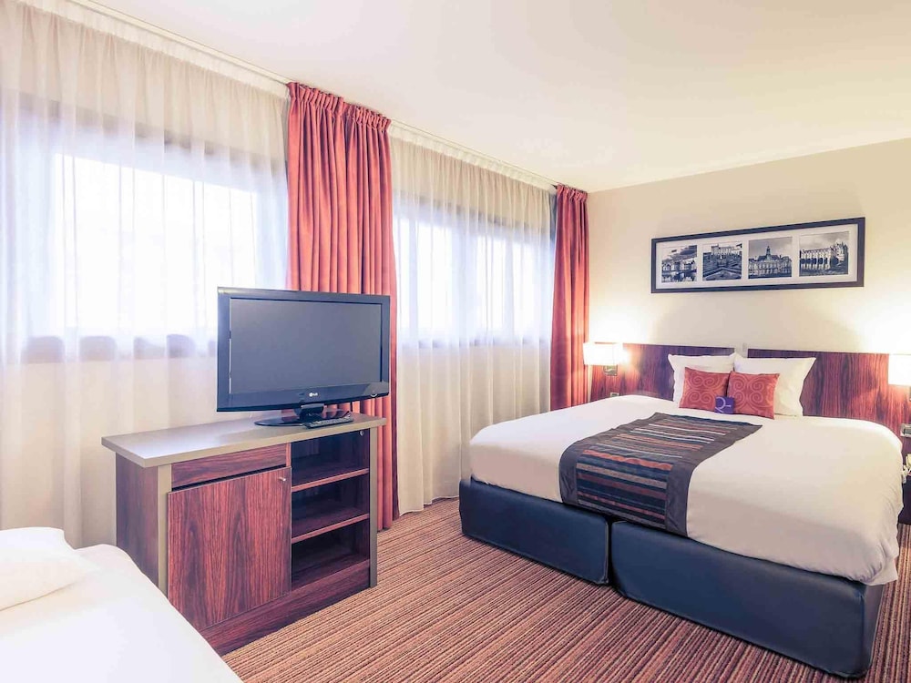 Habitación familiar, 1 cama doble con sofá cama del hotel Hotel Mercure Tours Centro Estación