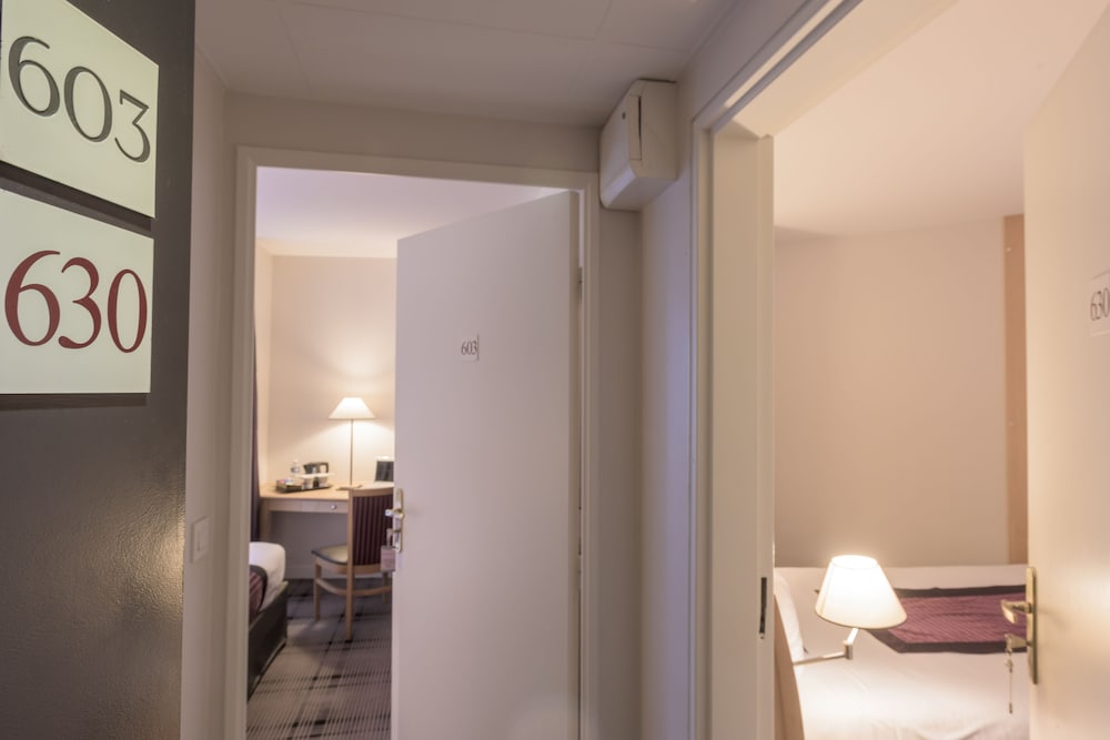 Habitación familiar, varias camas, habitaciones comunicadas (2 rooms close together) del hotel Hotel Mercure Tours Centro Estación. Foto 1