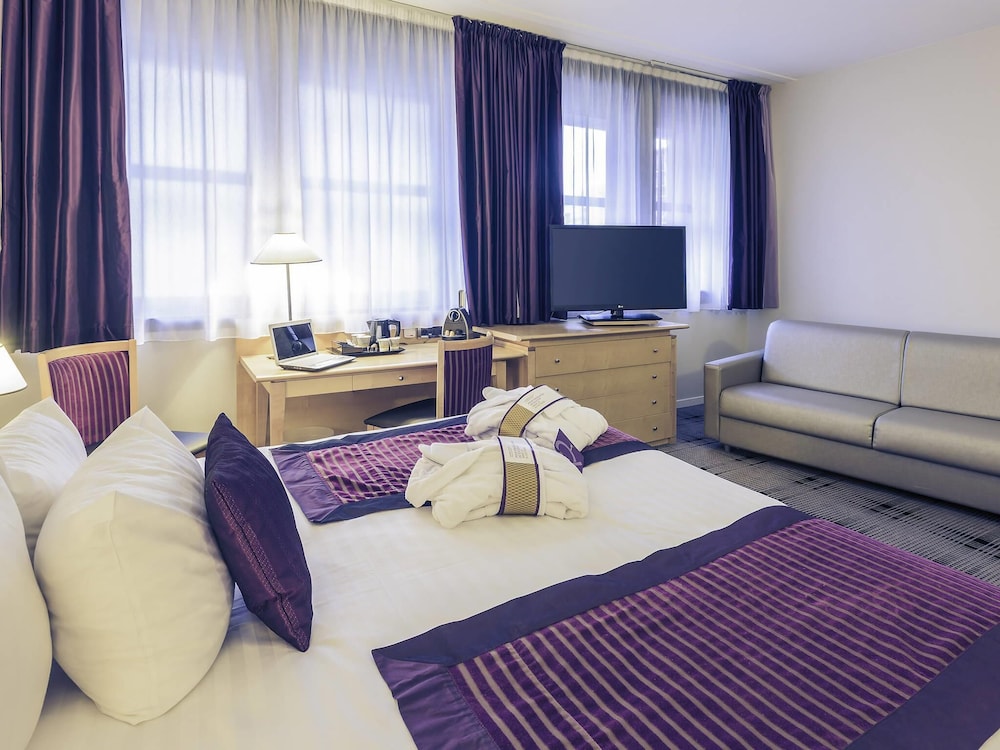 Privilege, Habitación, 1 cama de matrimonio grande con sofá cama del hotel Hotel Mercure Tours Centro Estación