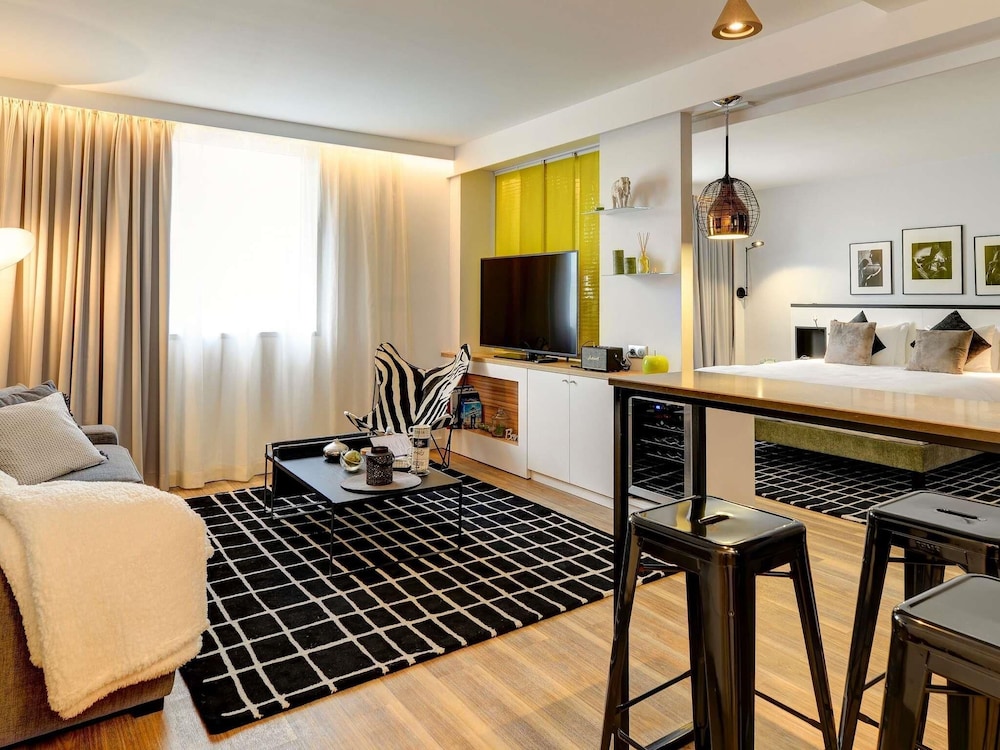 Apartamento superior, 1 cama doble (View of Bercy Arena) del hotel Novotel Paris Centre Bercy. Foto 2