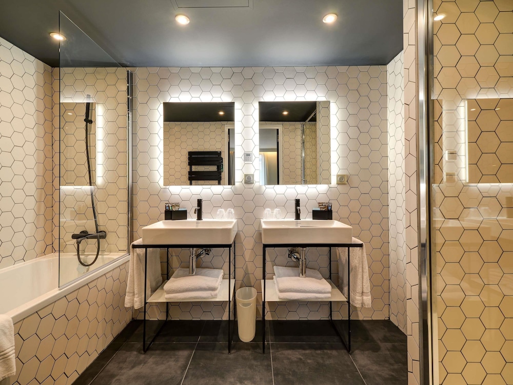 Apartamento superior, 1 cama doble (View of Bercy Arena) del hotel Novotel Paris Centre Bercy. Foto 3