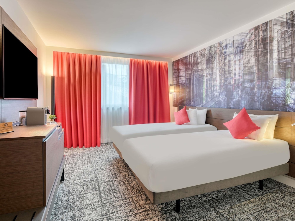 Habitación superior, 1 cama de matrimonio grande del hotel Novotel Paris Centre Bercy. Foto 4