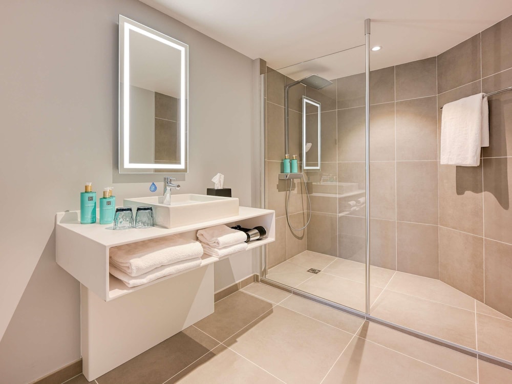 Habitación ejecutiva, 1 cama de matrimonio, balcón del hotel Novotel Paris Centre Bercy. Foto 4