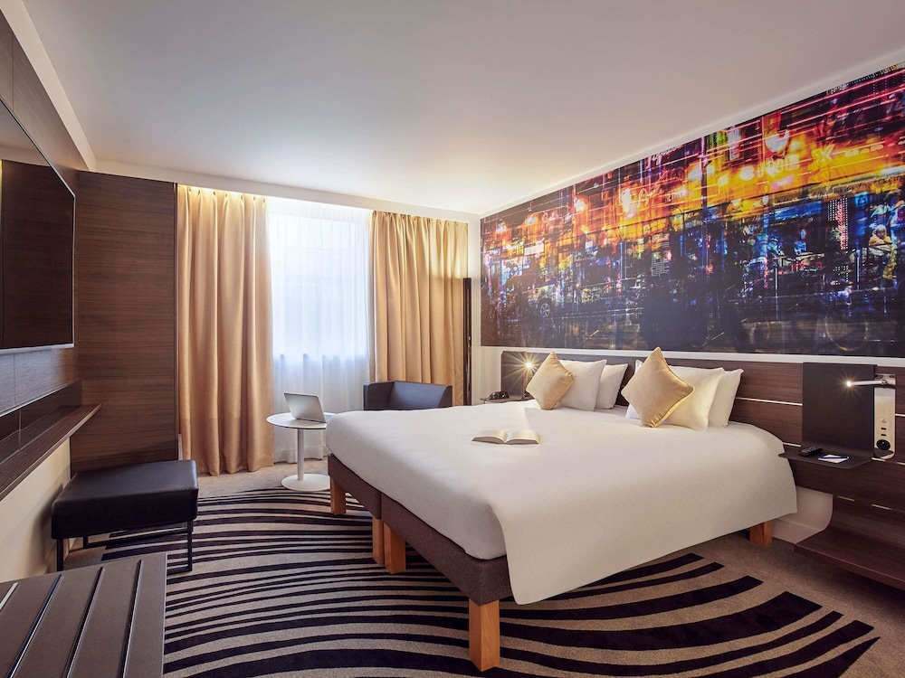 Habitación superior, 1 cama de matrimonio grande del hotel Novotel Paris Centre Bercy. Foto 3
