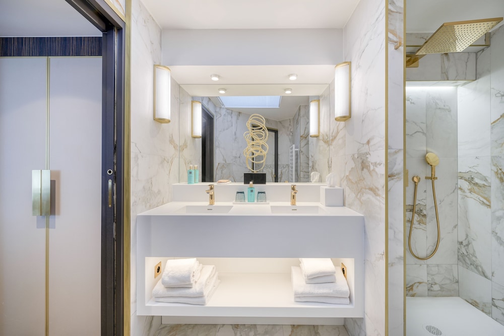 Suite junior, 1 cama doble del hotel Novotel Paris Centre Bercy. Foto 9
