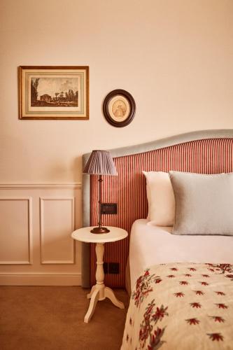Habitación Superior con cama extragrande del hotel Maison Monceau. Foto 2