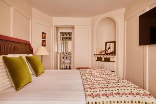 Habitación Doble Deluxe con balcón del hotel Maison Monceau