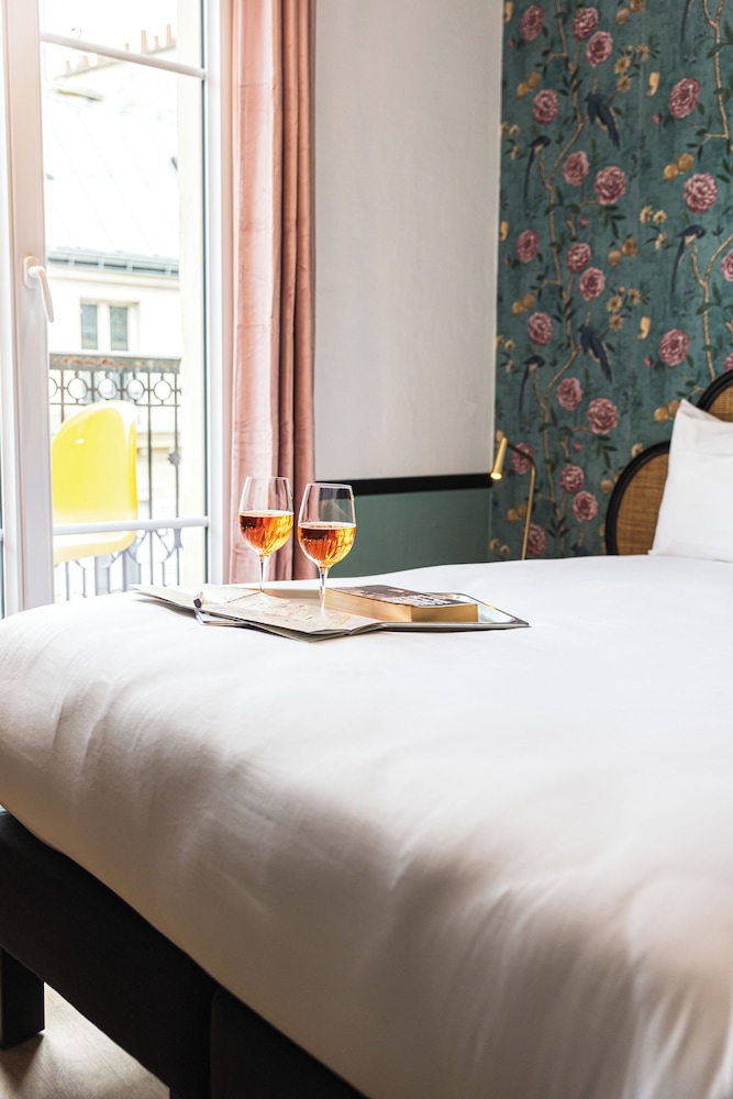 Habitación doble con balcón del hotel Vintage Paris Gare Du Nord By Hiphophostels. Foto 4