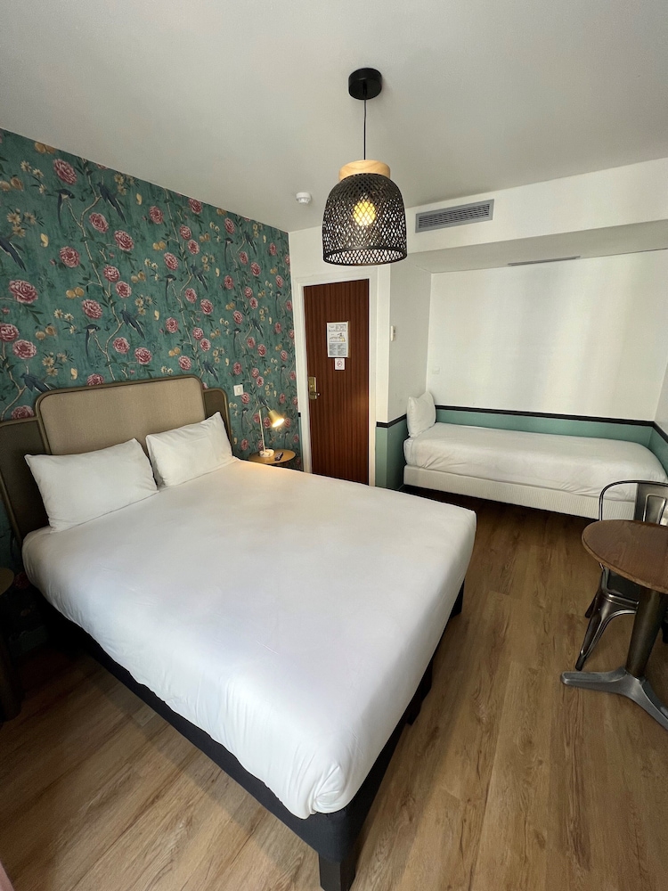 Habitación triple del hotel Vintage Paris Gare Du Nord By Hiphophostels. Foto 2