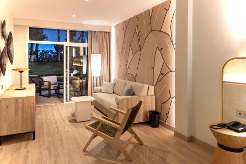 Suite Junior con vistas al jardín del hotel Tabaiba Princess. Foto 3