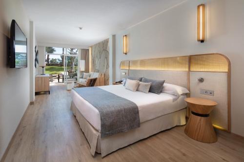 Junior suite Lujo Vista Jardin Sofá Cama incluido 1 Cama doble del hotel Tabaiba Princess. Foto 1