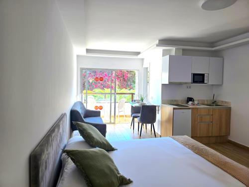 Habitación Doble Estándar del hotel Muthu La Perla Tenerife. Foto 1