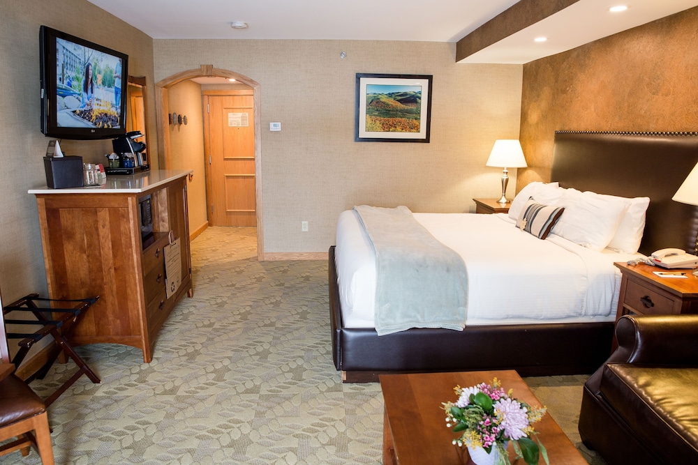 Habitación Deluxe, 1 cama de matrimonio grande, vistas al lago del hotel Golden Arrow Lakeside Resort. Foto 2