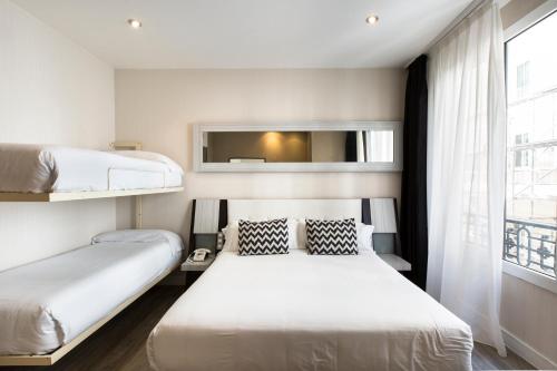 Habitación Cuádruple del hotel Petit Palace Triball