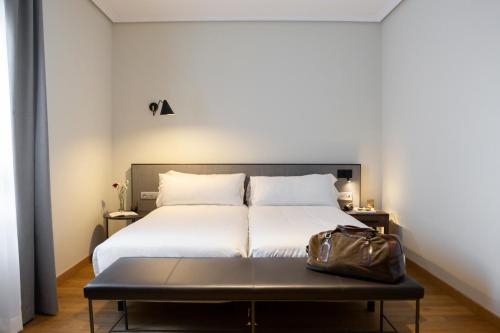 Habitación Doble con terraza - Anexo del hotel Petit Palace Triball. Foto 9