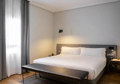 Habitación Doble con terraza - Anexo del hotel Petit Palace Triball. Foto 10