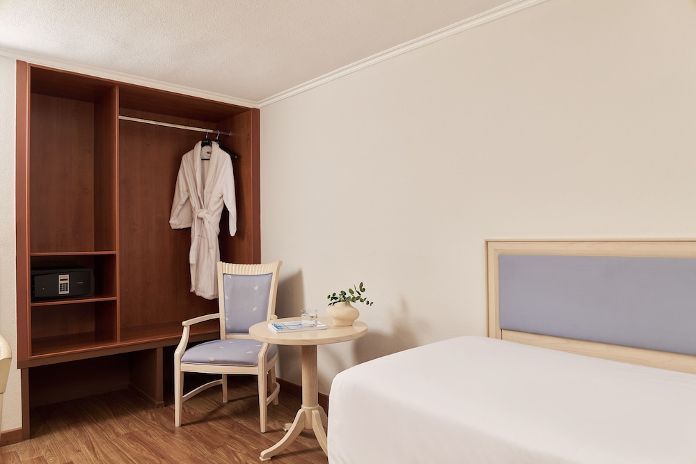 Standard Single del hotel Titania. Foto 2