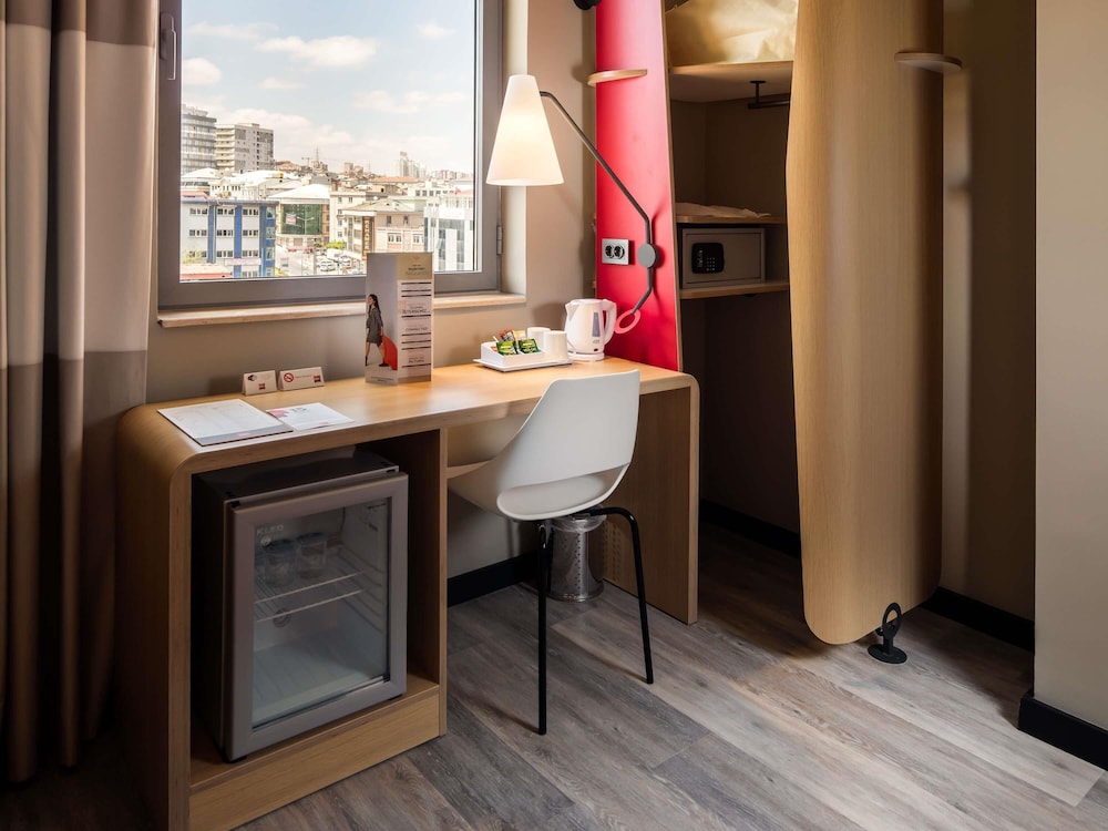 Habitación Estándar con 1 cama doble del hotel Ibis Istanbul West. Foto 4