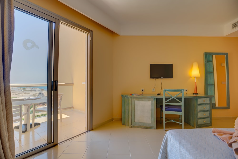 Habitación doble de uso individual, vistas al mar del hotel SBH Costa Calma Beach Resort. Foto 1