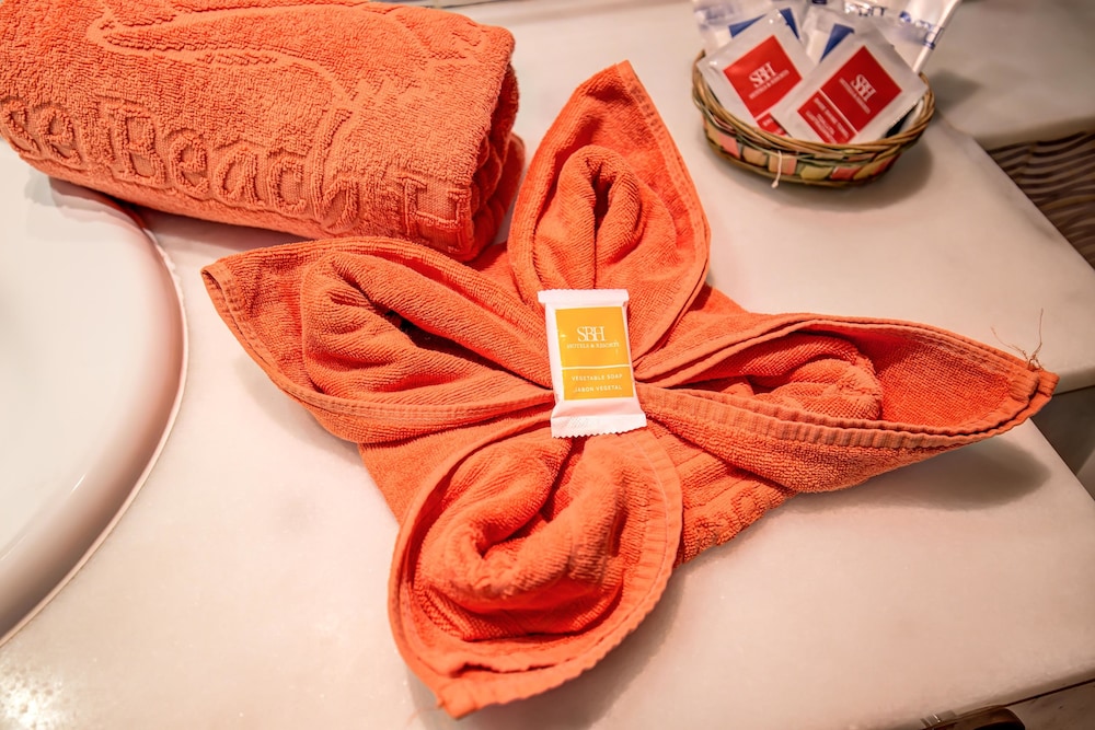 Habitación triple, vistas parciales al mar del hotel SBH Costa Calma Beach Resort. Foto 4